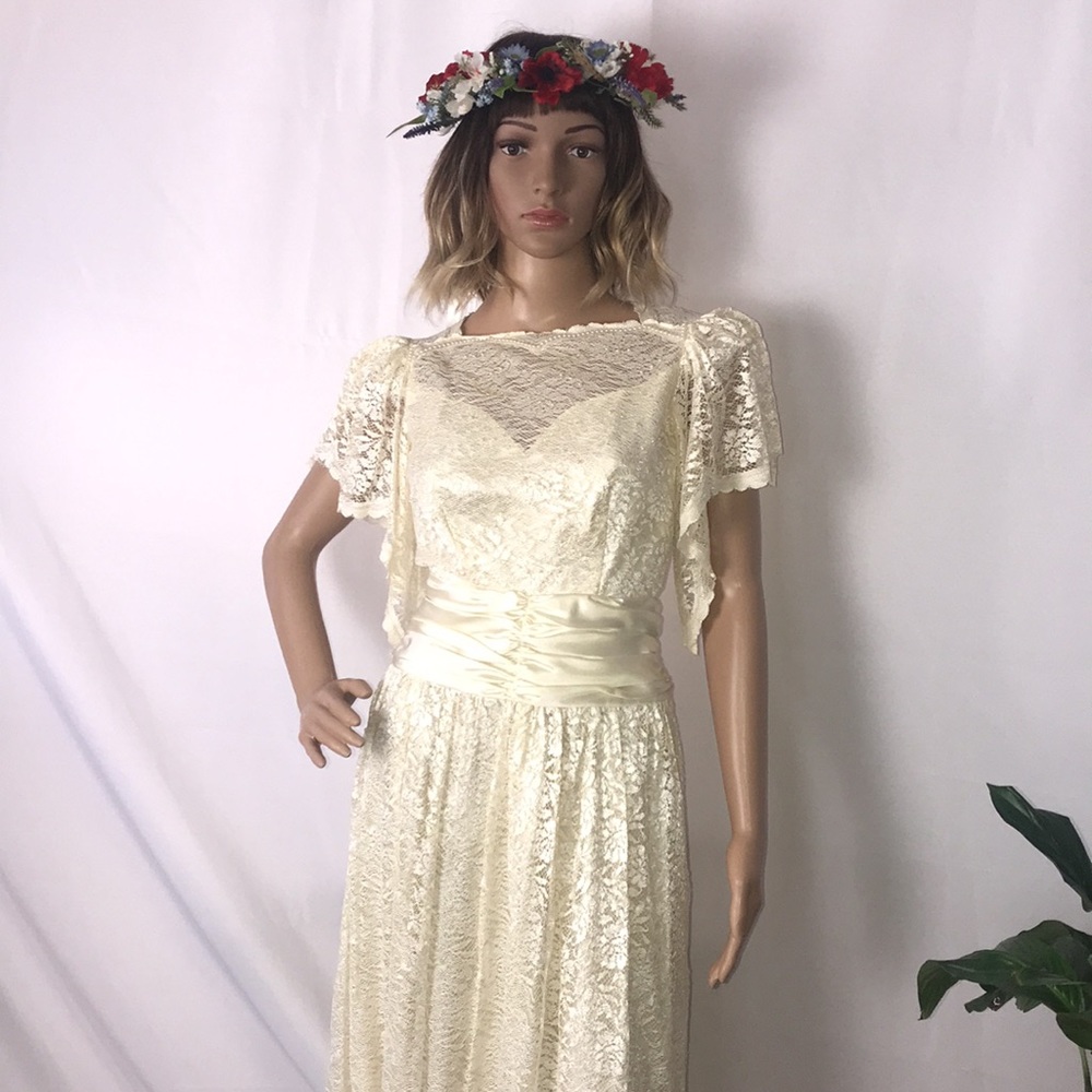 ⭐️VINTAGE⭐️ 70’s Wedding Dress Lace/Satin | Cream